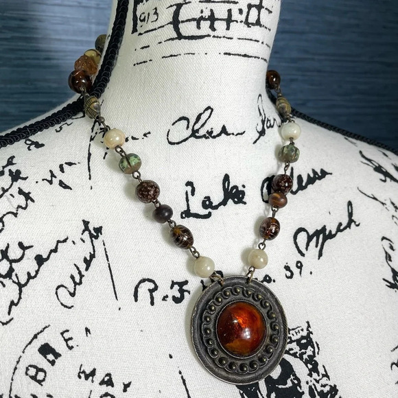 Necklace Amber Orange Circle Pendant Bead Gold Tone Necklace - Picture 2 of 7